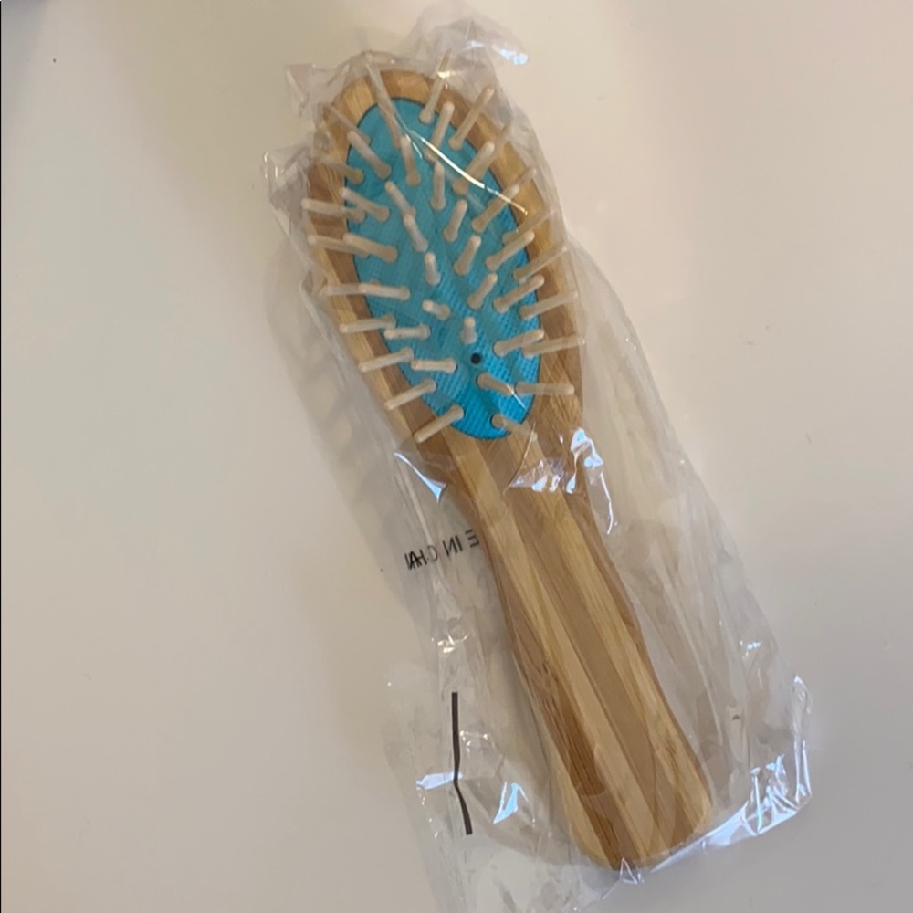 NWT Sugarbearhair Detangling Mini brush